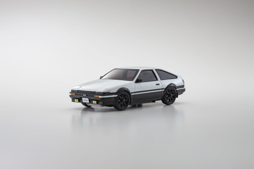 Toyota SPRINTER TRUENO AE86を右前から撮った写真